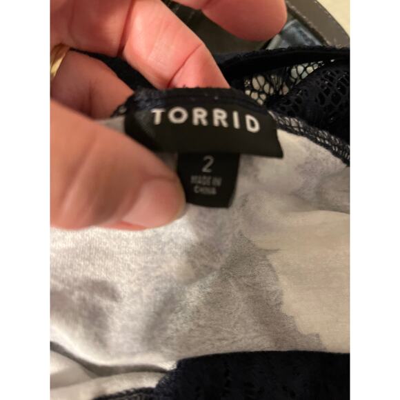 Torrid women’s Lacey tank top/blouse - Picture 6 of 7